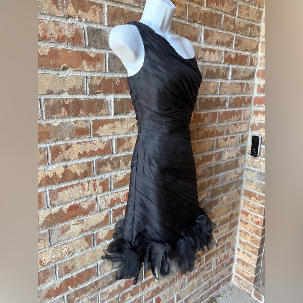 Theia one-shoulder ruched silk-blend mini dress with a rosette hem size 8 - Picture 5 of 12